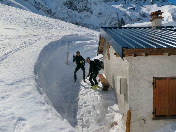 Pic des Grandes Lanches (7).jpg - Pipo et Flo se dtendant aprs une petite mondeuse assez piquante...